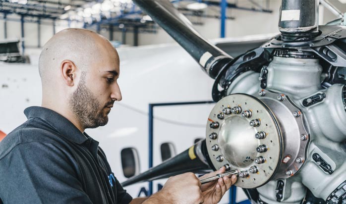 RAS technician, hangar, ATR, engine